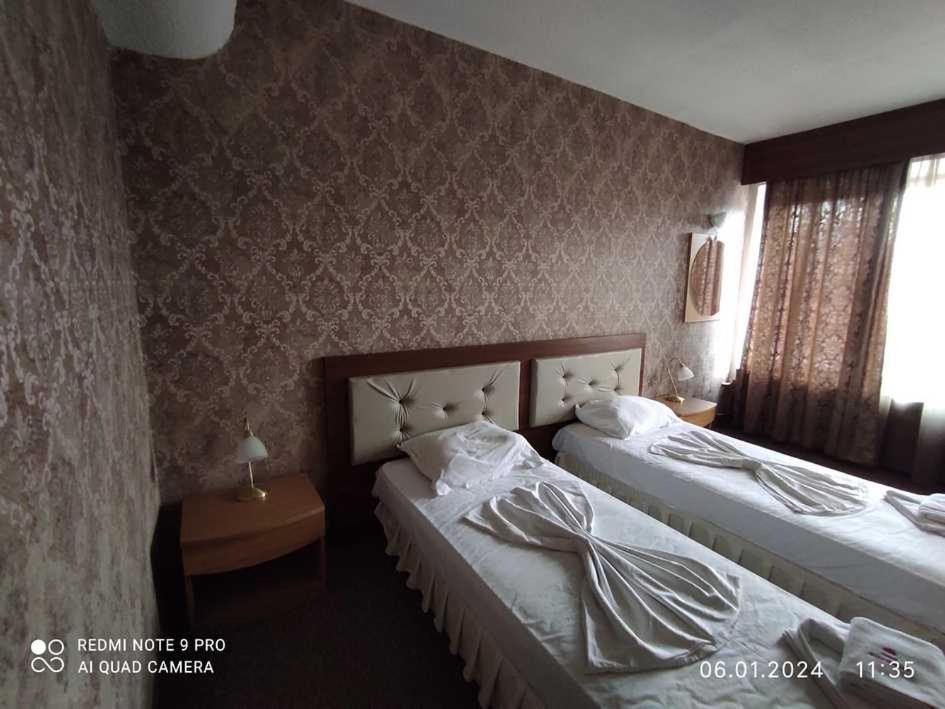 Хотел Казанлък Bagian luar foto