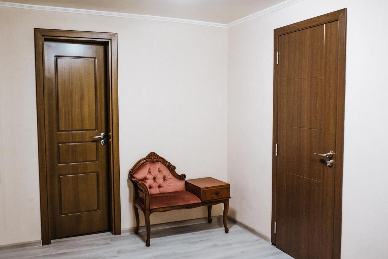 Хотел Казанлък Bagian luar foto