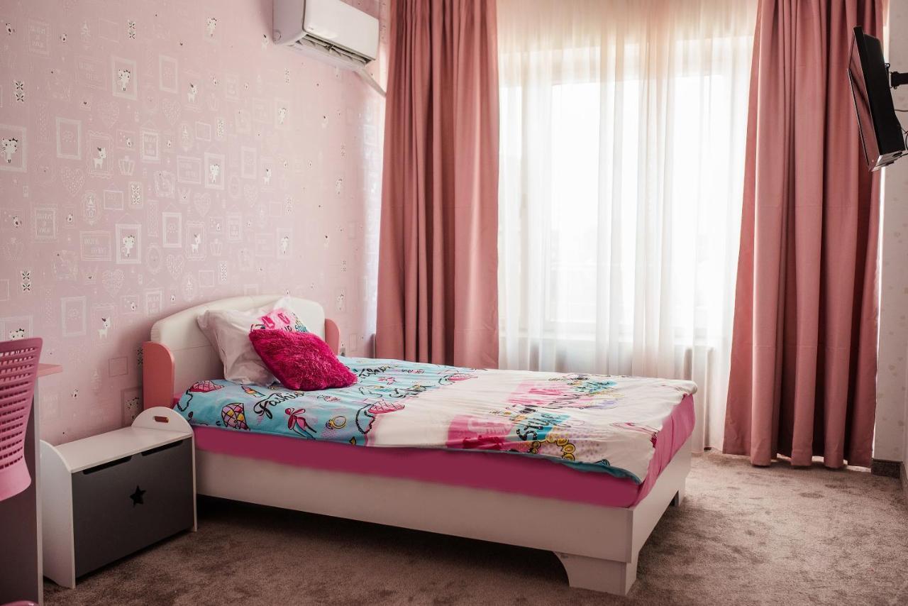 Хотел Казанлък Bagian luar foto